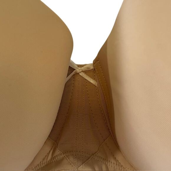 Cacique women's "Cool Bliss" bra with underwire in beige. - Picture 2 of 10
